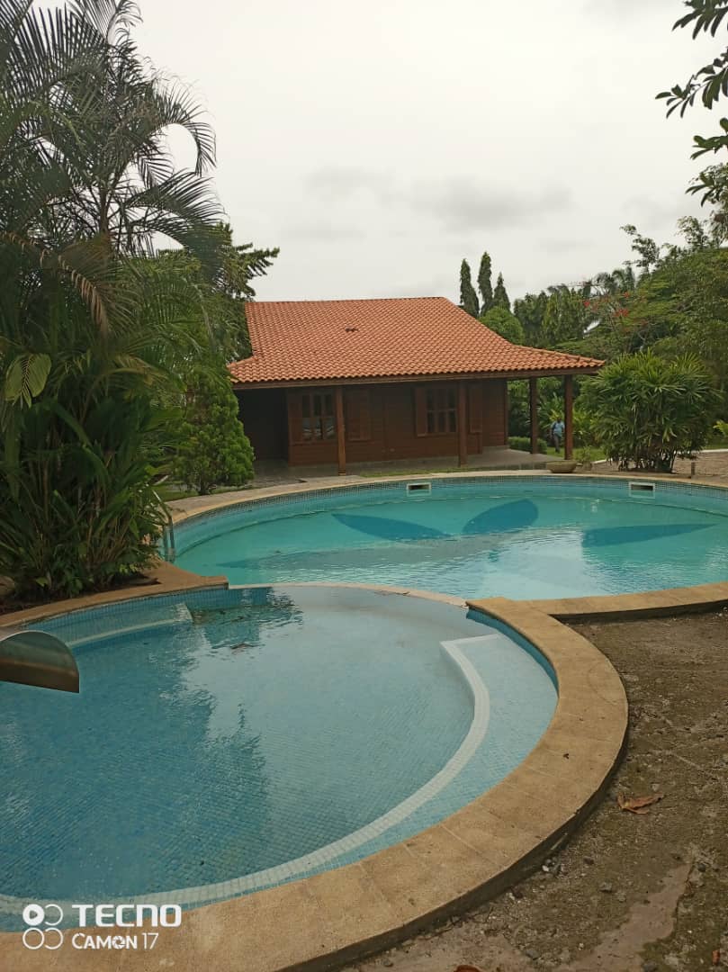 villa avec piscine à louer situé okala